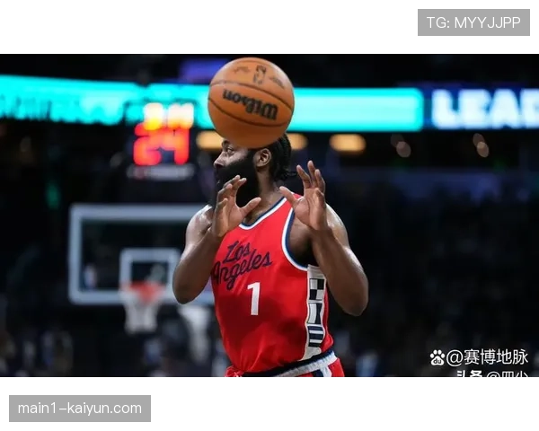 米切尔在哈登身边展现无球能力连续砍下30加得分